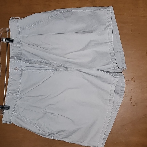 L.L. BEAN KHAKI SHORTS, men's size 35 preppy! Classic - Picture 6 of 6